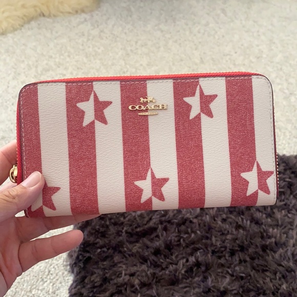 BNWOT authentic Coach wallet - Picture 1 of 7